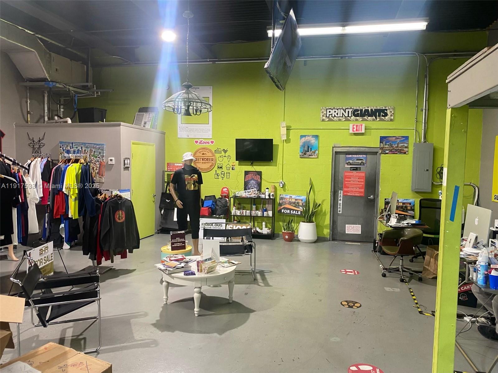   /   кв.футов $ 2025-11-20 0 Фото