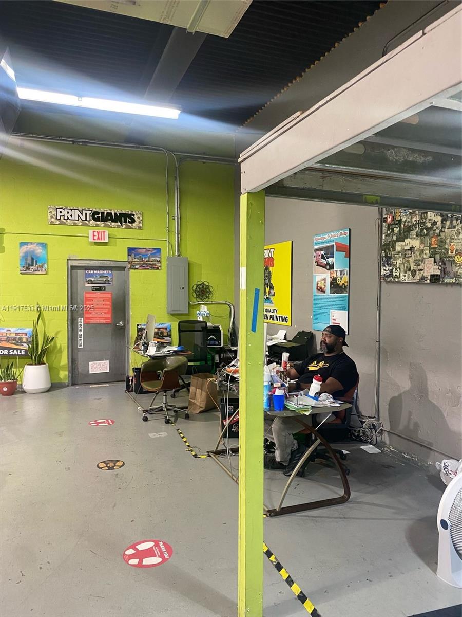   /   кв.футов $ 2025-11-20 0 Фото