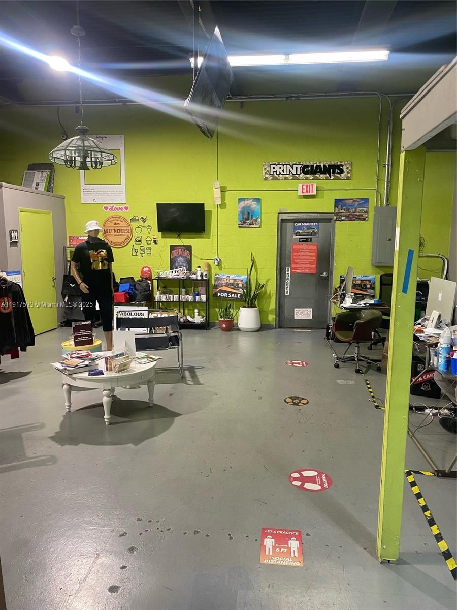   /   кв.футов $ 2025-11-20 0 Фото