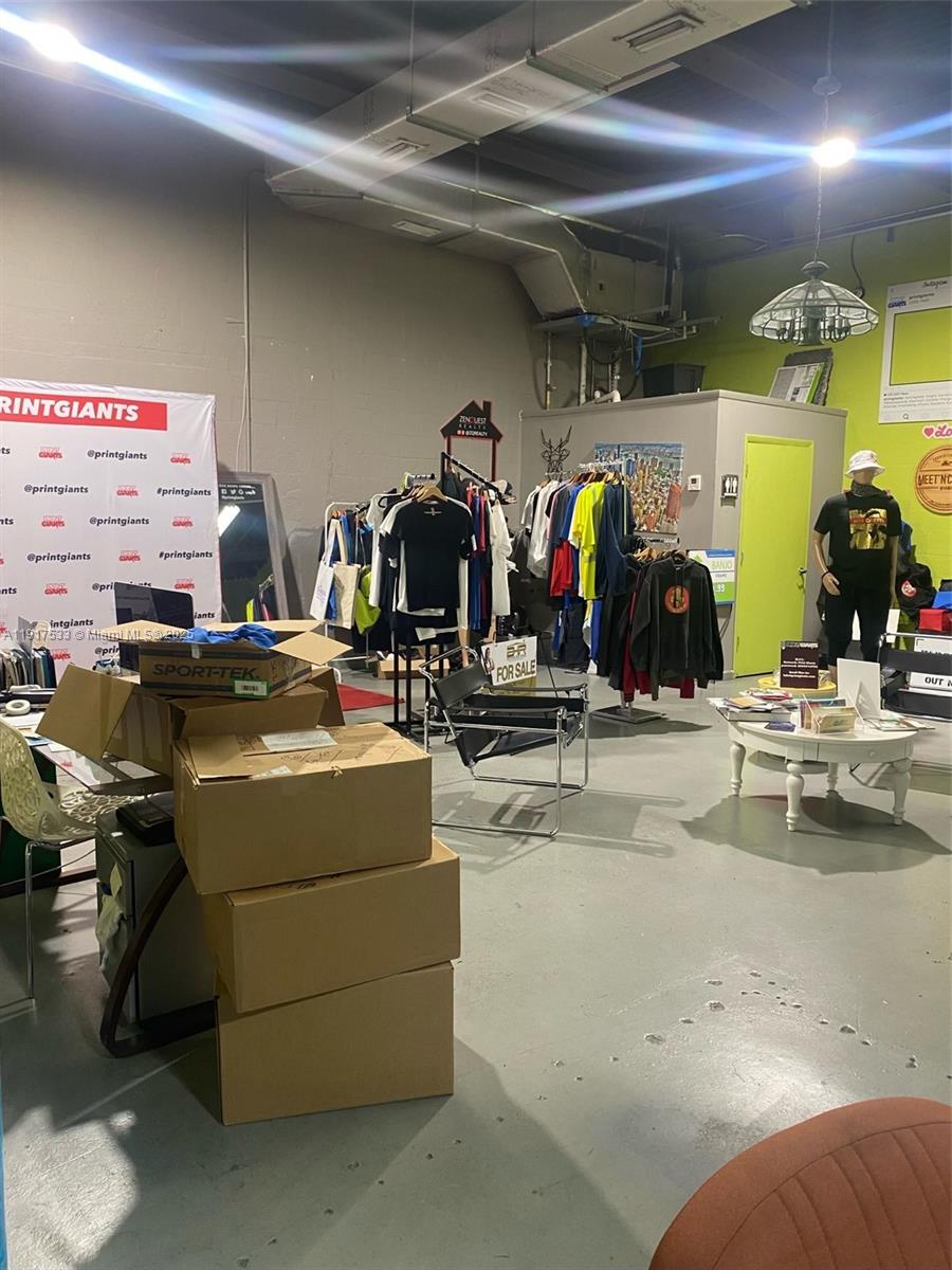   /   кв.футов $ 2025-11-20 0 Фото