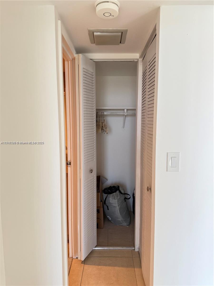 See details 903 2 / 2 1331 sq. ft. $ 2025-11-20 0 Photo