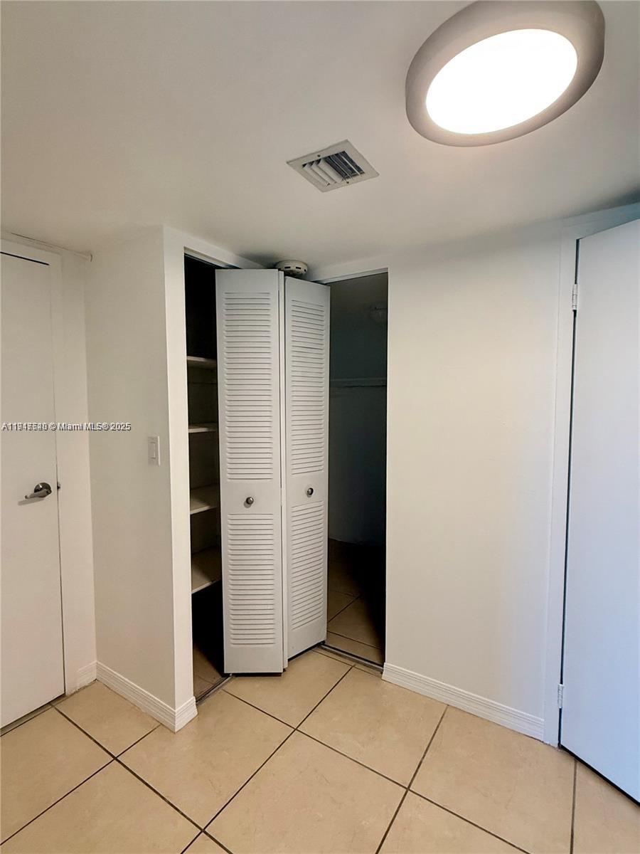 See details 903 2 / 2 1331 sq. ft. $ 2025-11-20 0 Photo