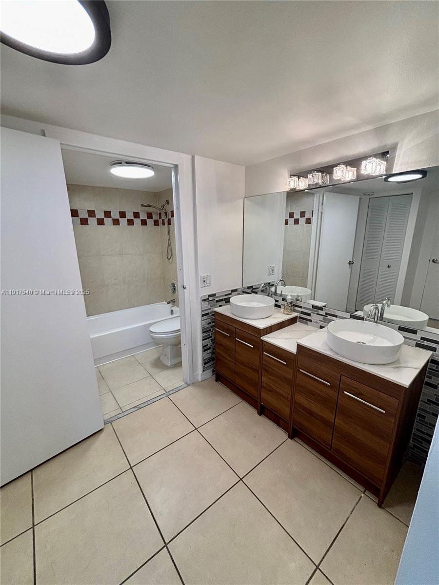 903 2 / 2 1331 sq. ft. $ 2025-11-22 0 Photo