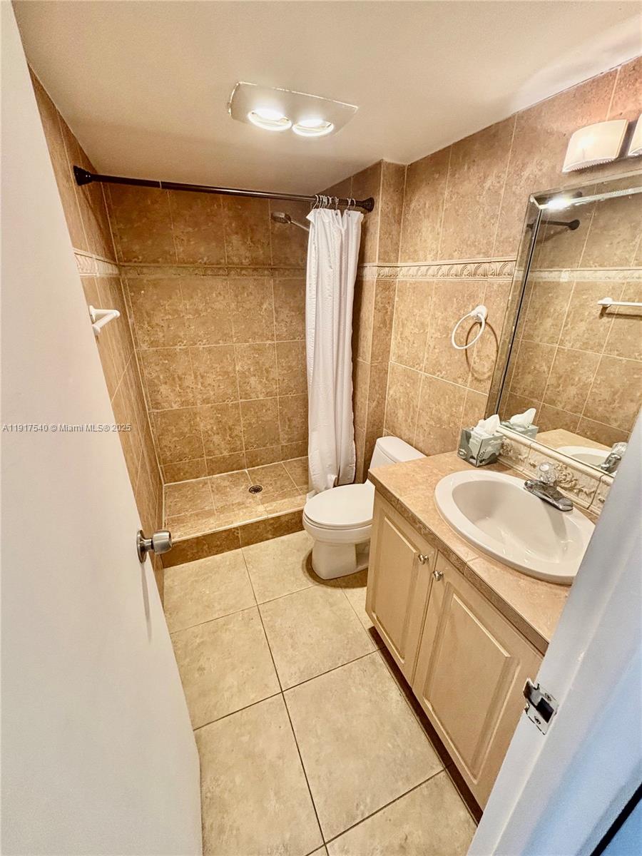903 2 / 2 1331 sq. ft. $ 2025-11-22 0 Photo