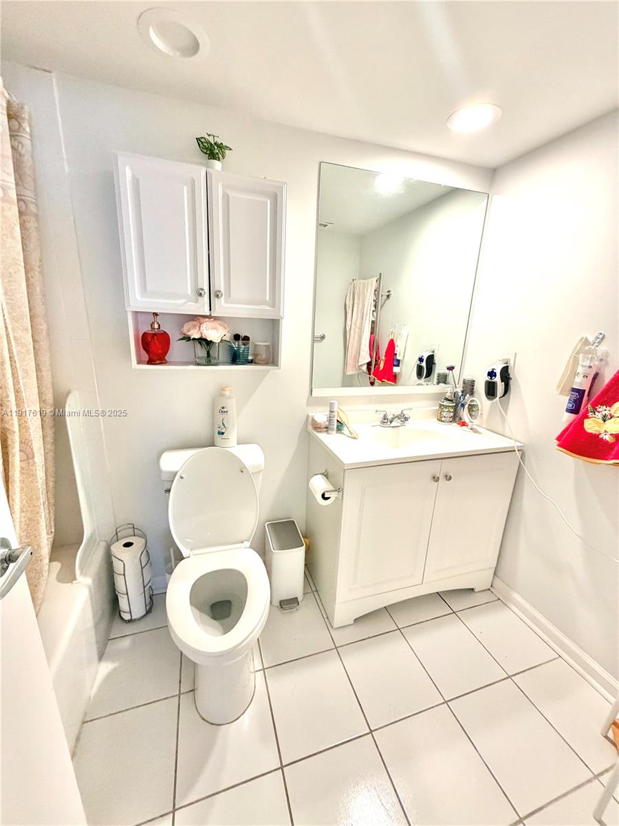 Photo of 3000 Ocean Dr  #718, Hollywood, Florida, 33019 - 