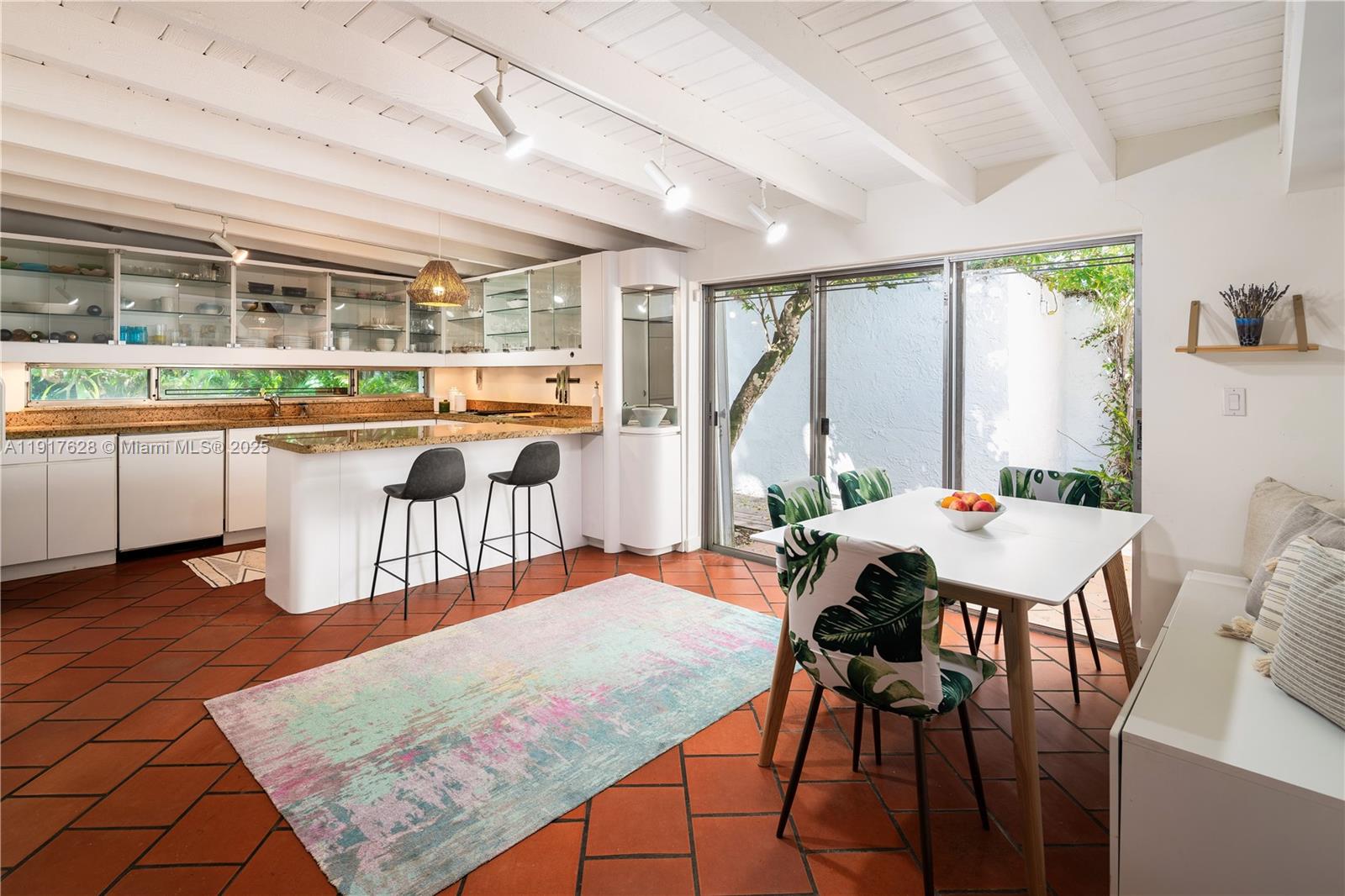   /   кв.футов $ 2025-11-20 0 Фото