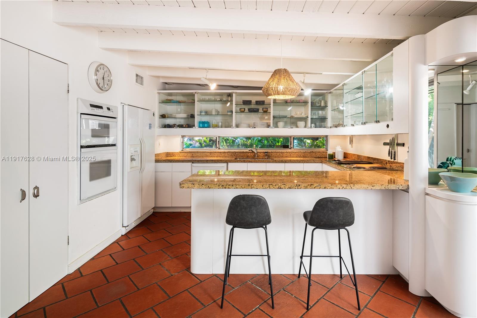   /   кв.футов $ 2025-11-20 0 Фото