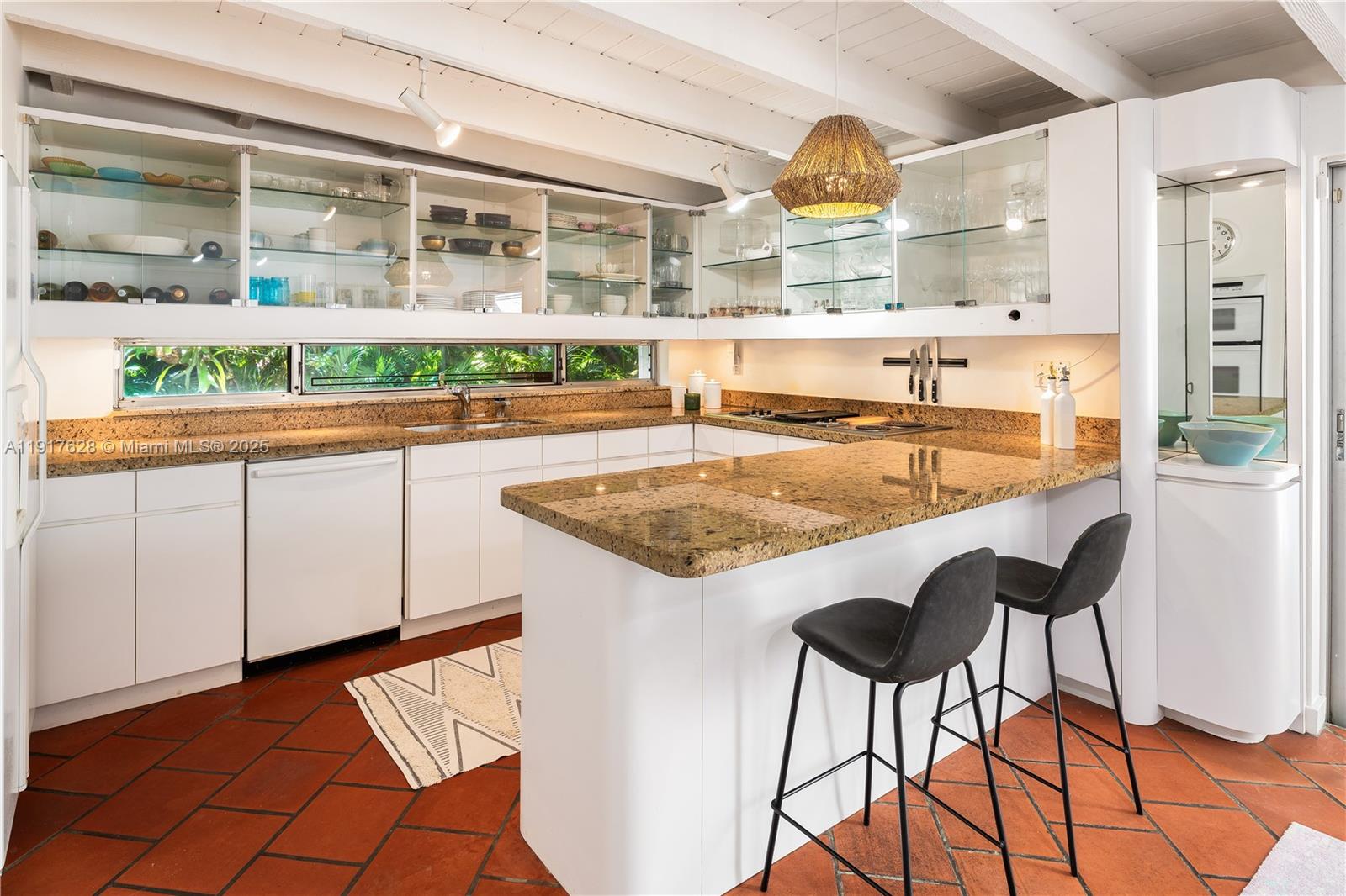   /   кв.футов $ 2025-11-20 0 Фото