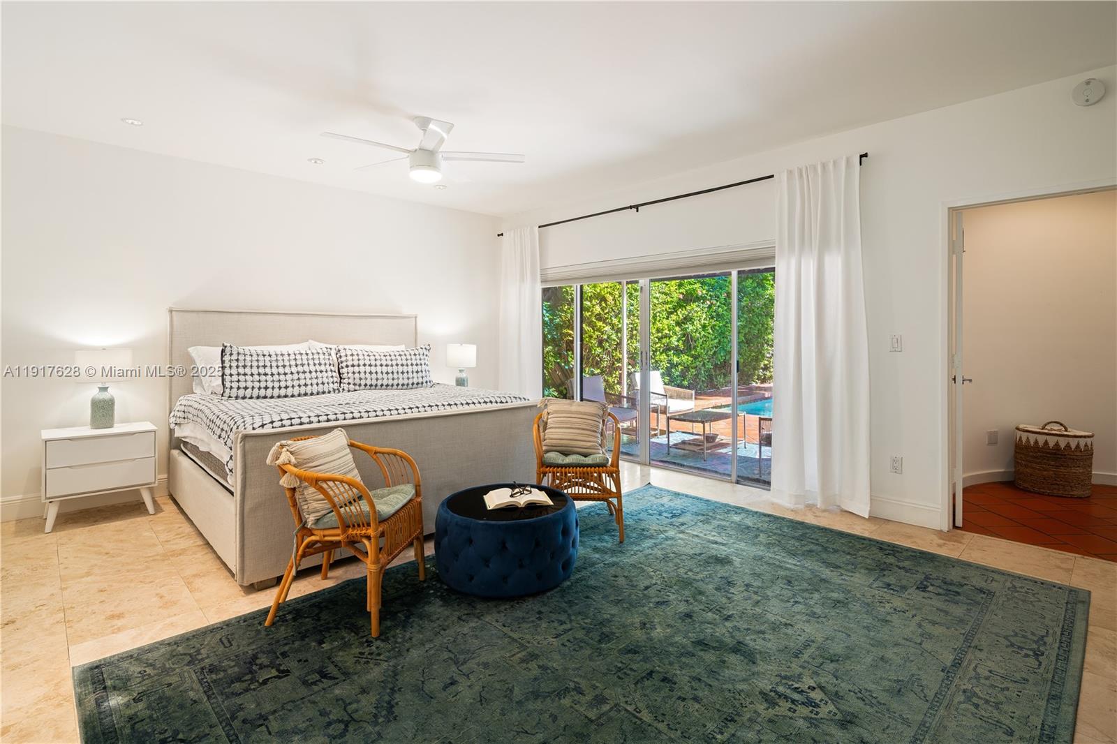   /   кв.футов $ 2025-11-20 0 Фото