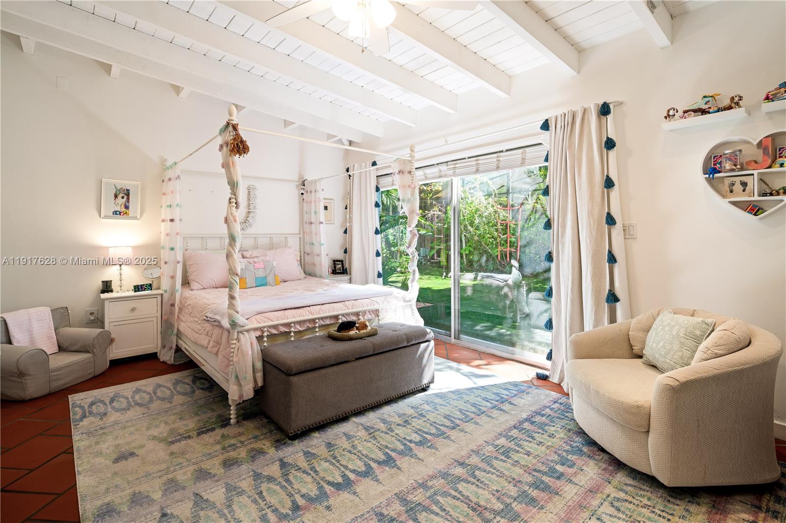   /   кв.футов $ 2025-11-20 0 Фото