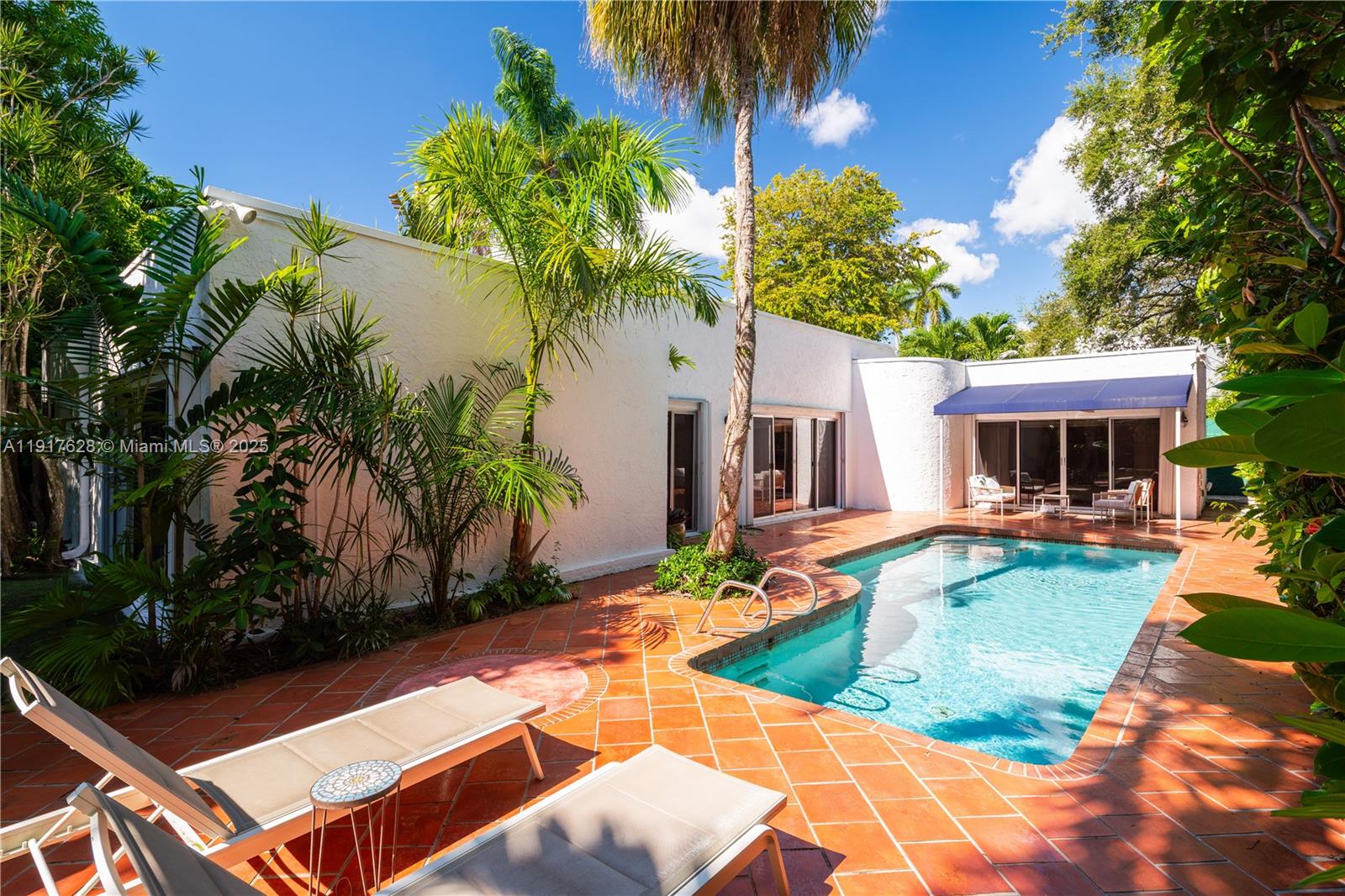   /   кв.футов $ 2025-11-20 0 Фото