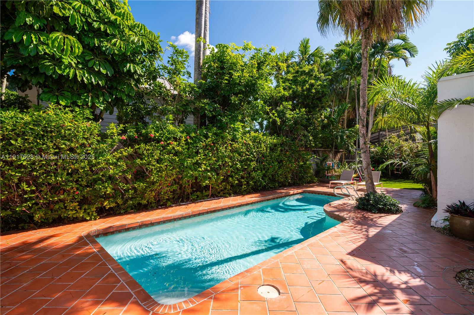   /   кв.футов $ 2025-11-20 0 Фото