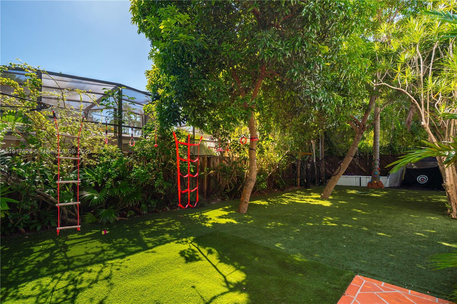   /   кв.футов $ 2025-11-20 0 Фото