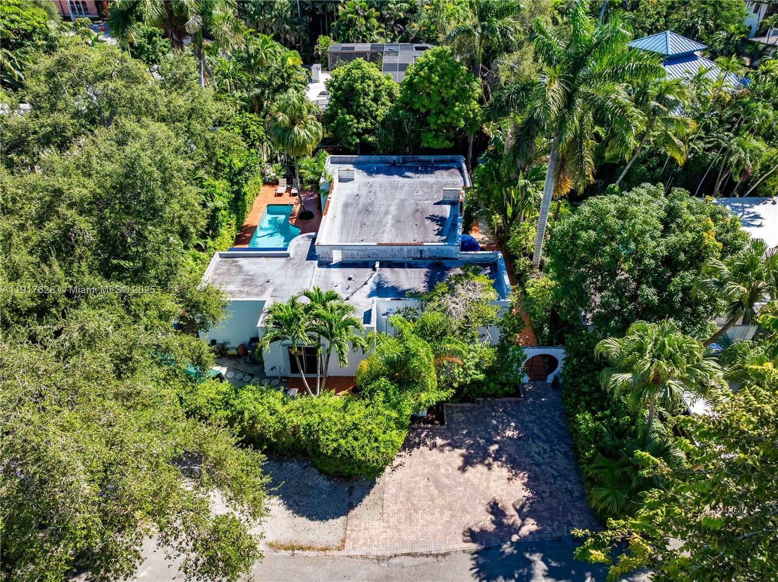   /   кв.футов $ 2025-11-20 0 Фото