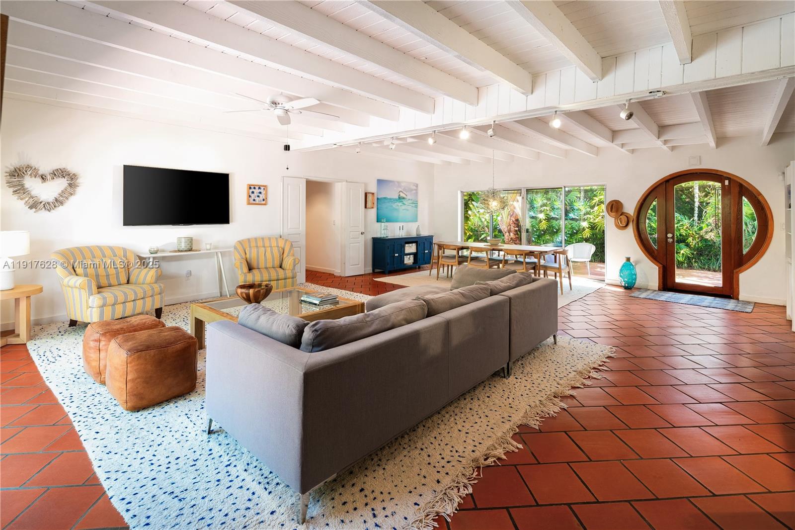   /   кв.футов $ 2025-11-20 0 Фото