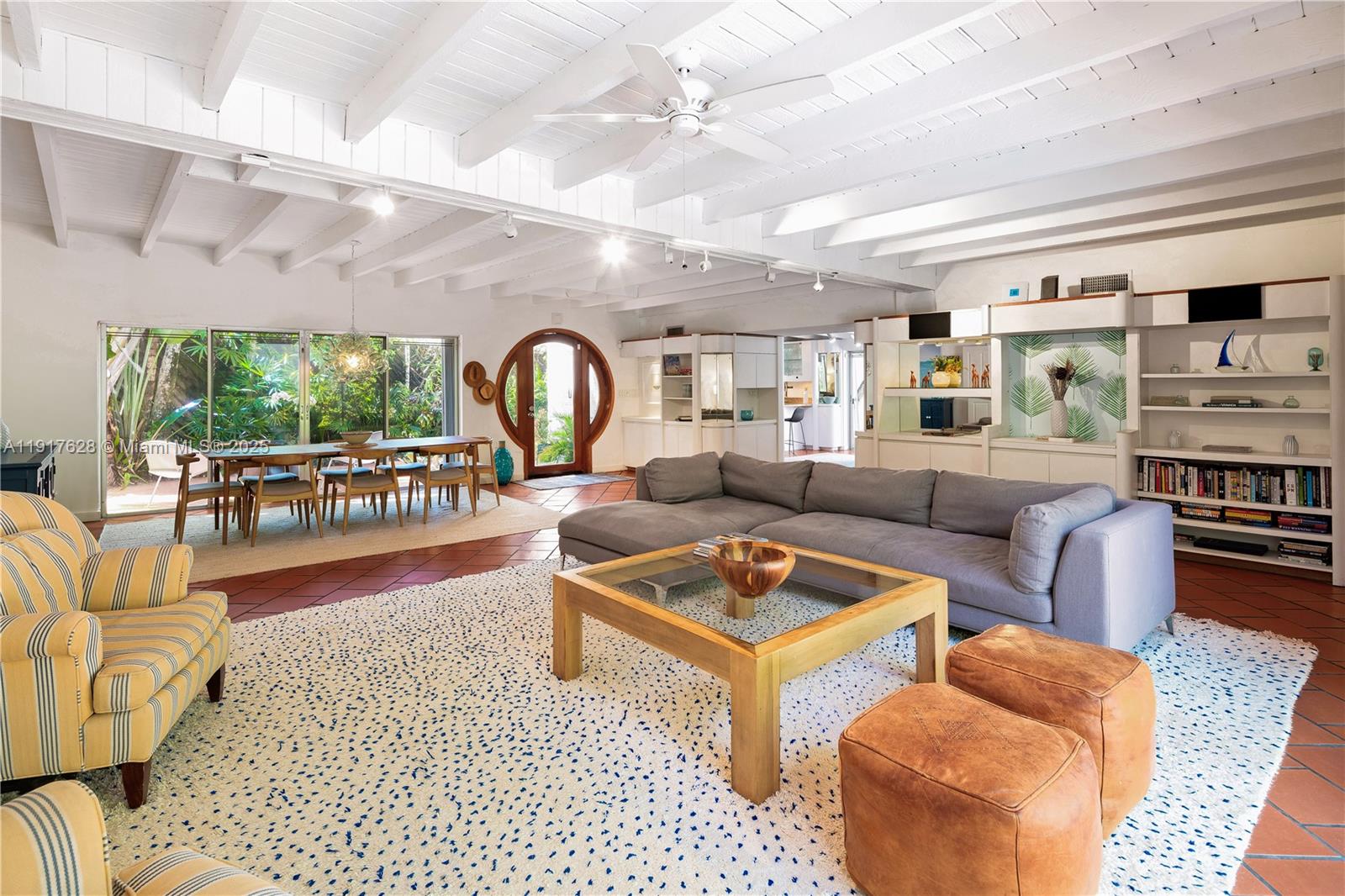   /   кв.футов $ 2025-11-20 0 Фото