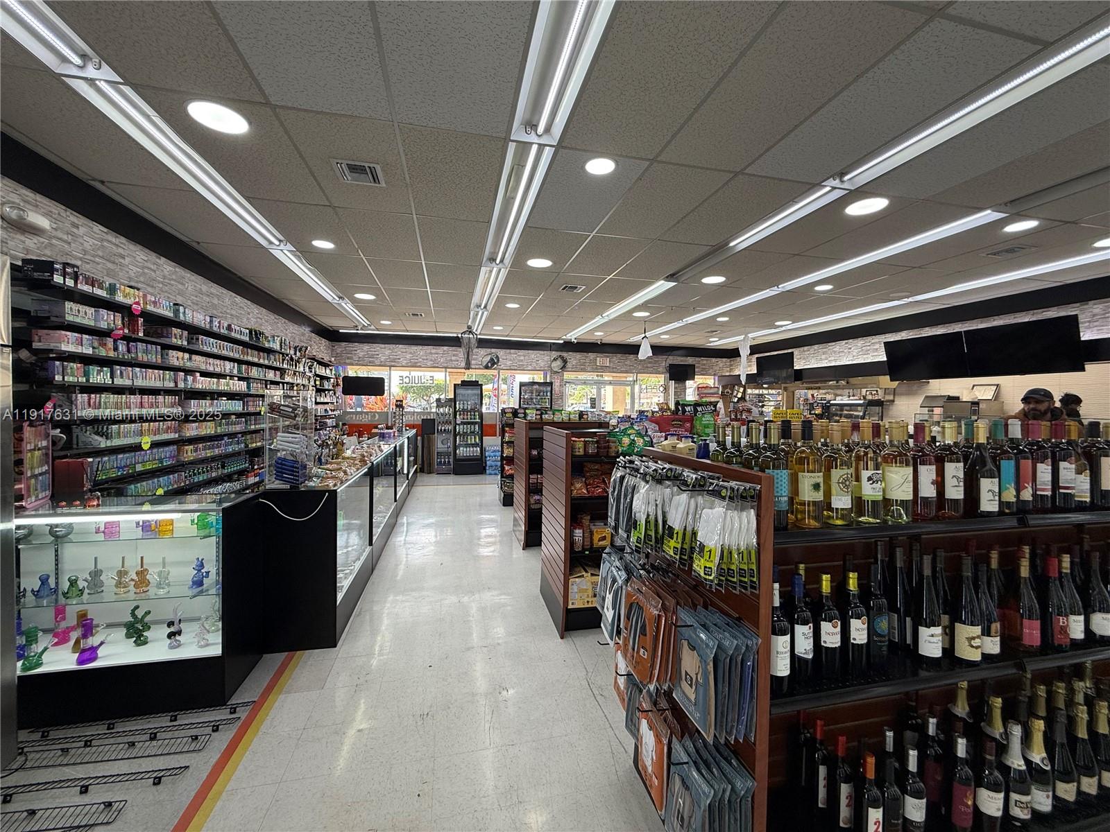   /   кв.футов $ 2026-03-04 0 Фото