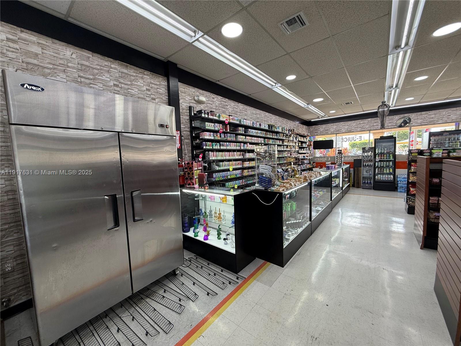   /   кв.футов $ 2026-03-04 0 Фото