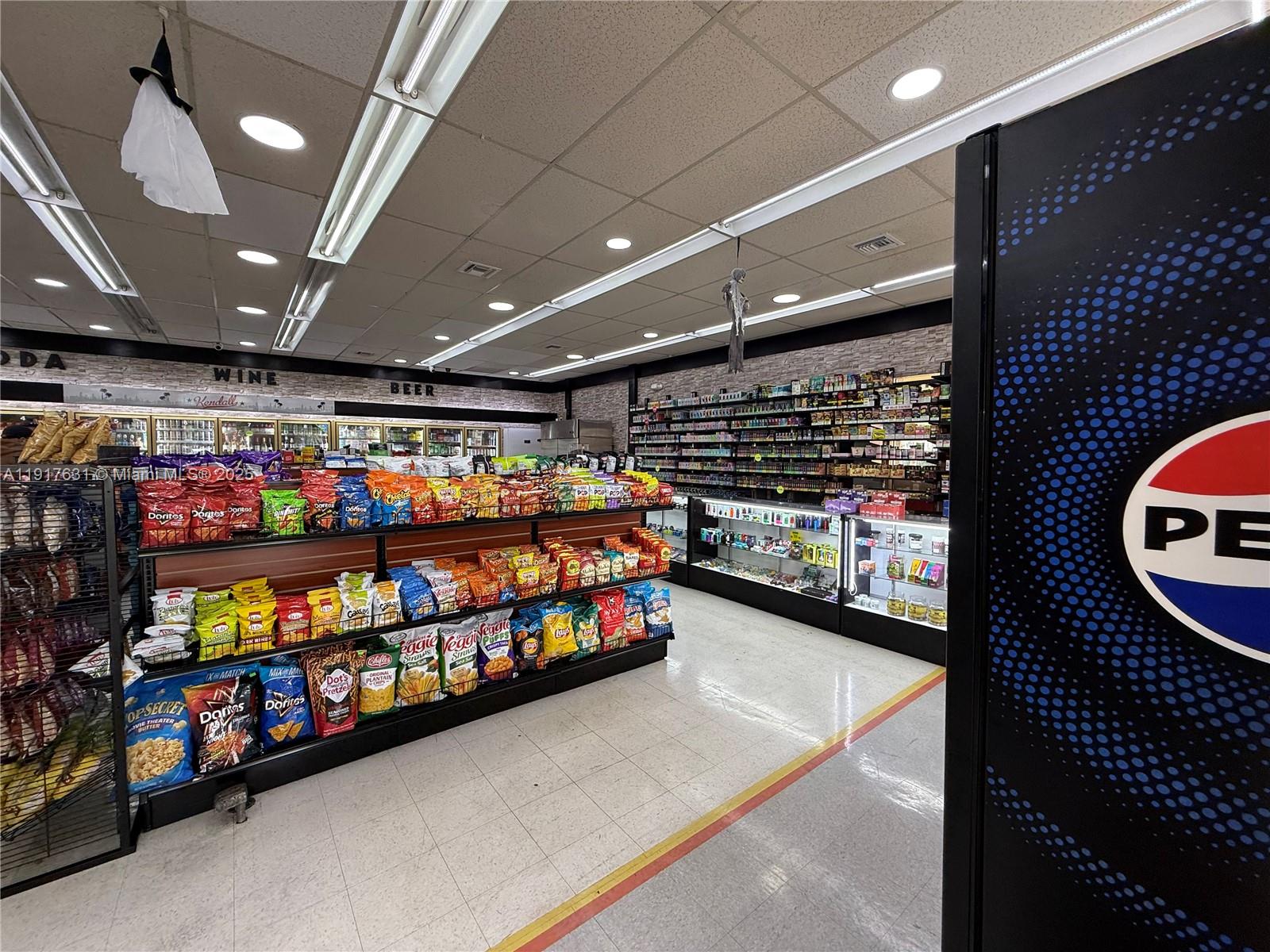   /   кв.футов $ 2026-03-04 0 Фото