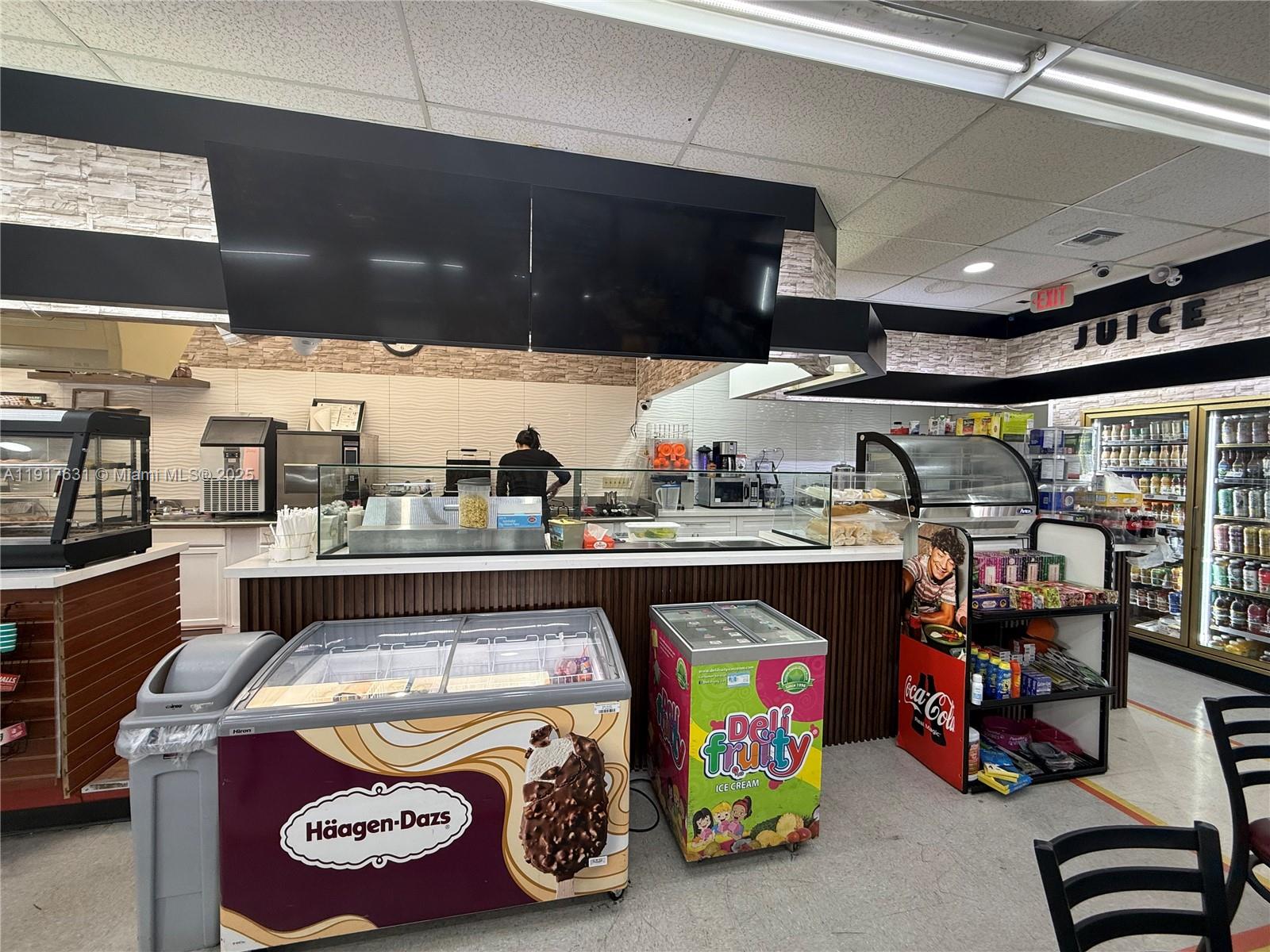   /   кв.футов $ 2026-03-04 0 Фото