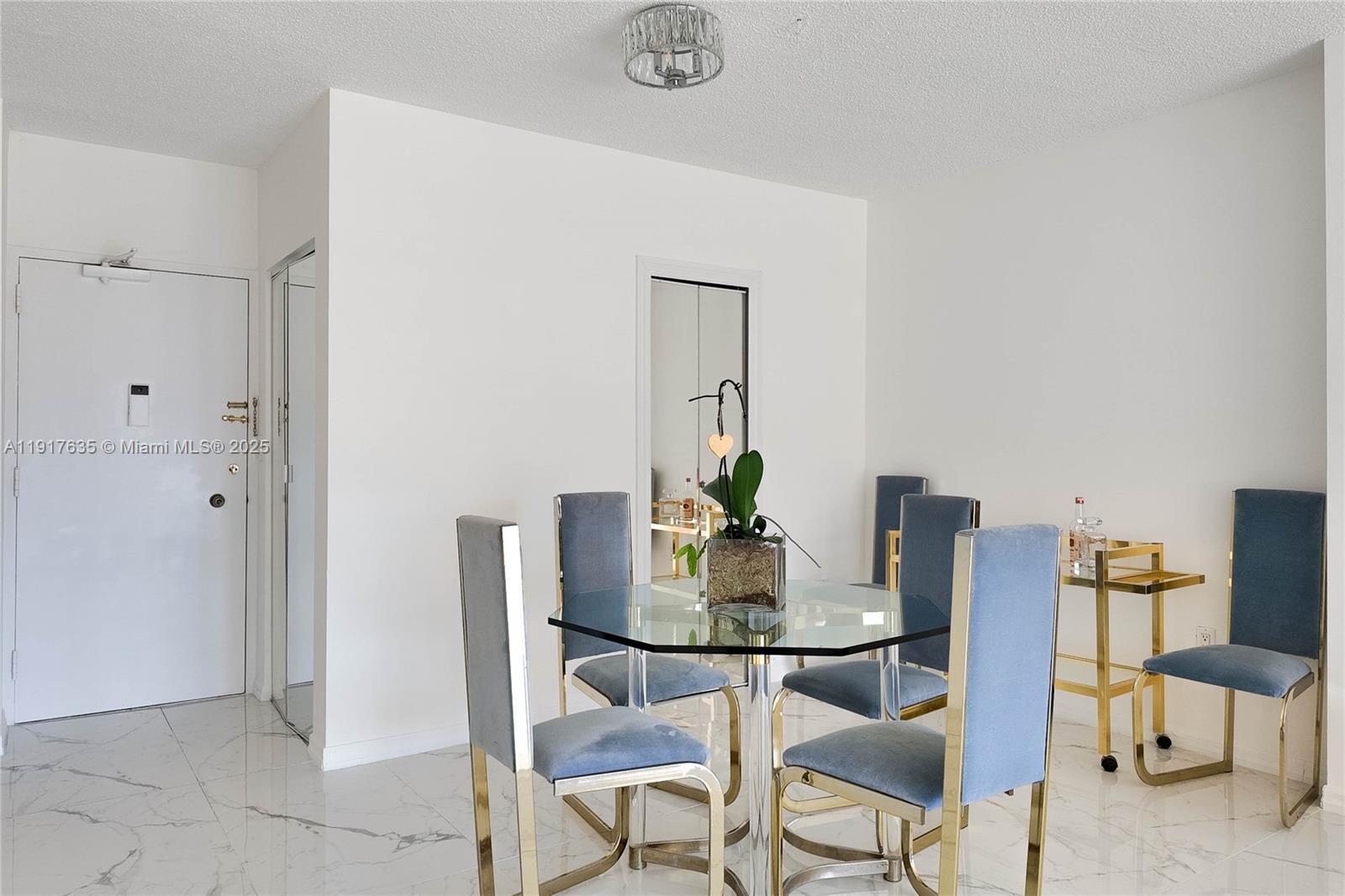 6M 1 / 1 798 sq. ft. $ 2025-11-20 0 Photo