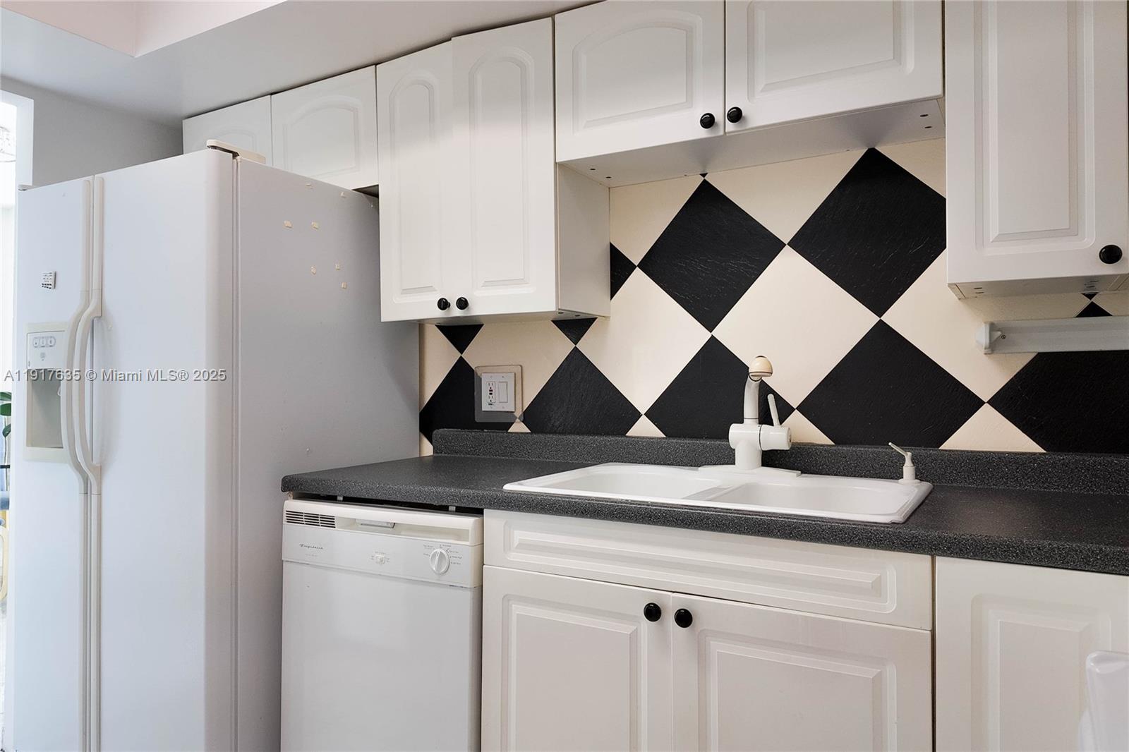 6M 1 / 1 798 sq. ft. $ 2025-11-20 0 Photo