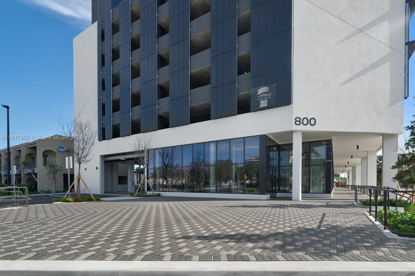 806  /   кв.футов $ 2025-11-20 0 Фото