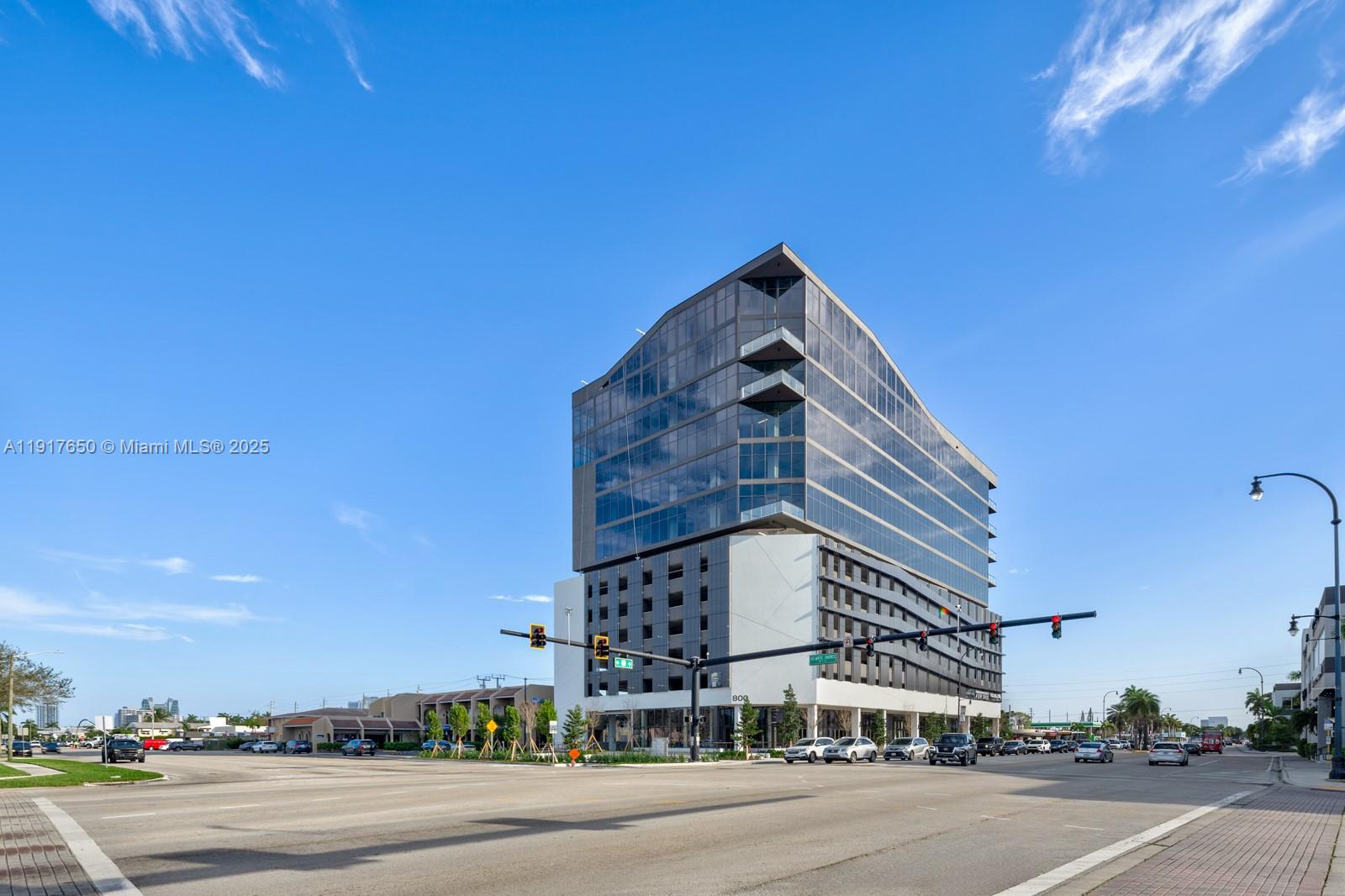 806  /   кв.футов $ 2025-11-20 0 Фото