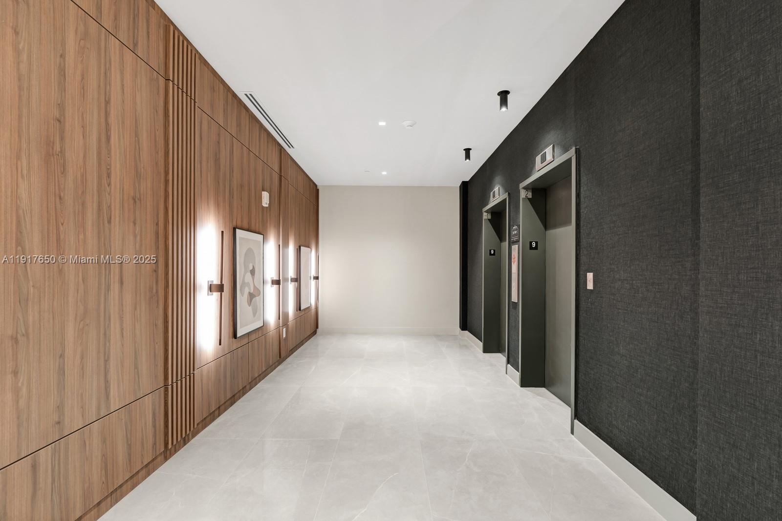 806  /   кв.футов $ 2025-11-20 0 Фото