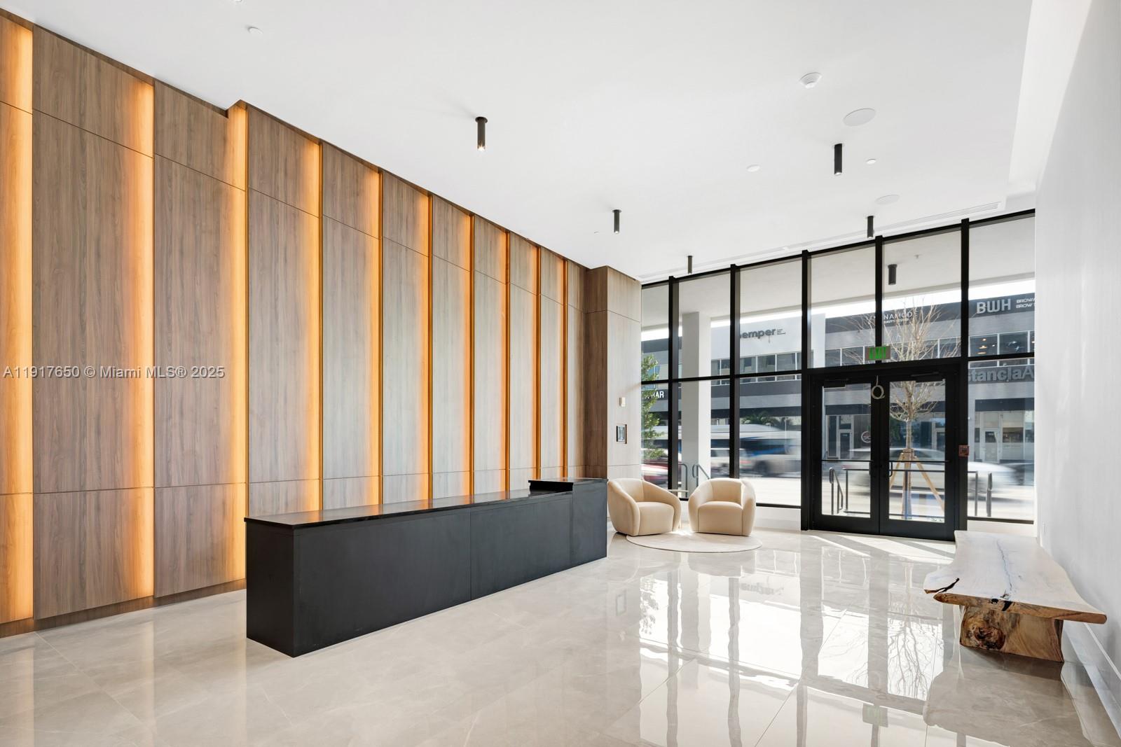 806  /   кв.футов $ 2025-11-20 0 Фото