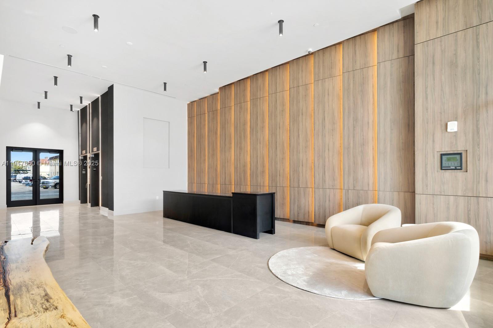 806  /   кв.футов $ 2025-11-20 0 Фото