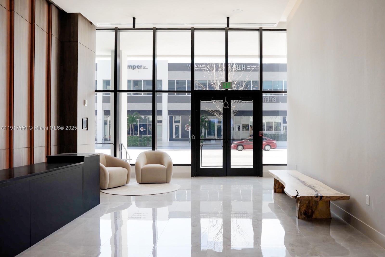 806  /   кв.футов $ 2025-11-20 0 Фото