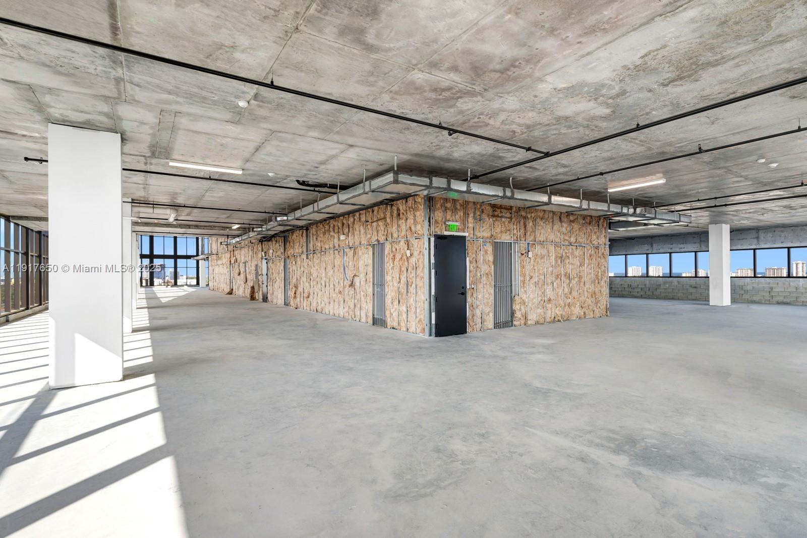 806  /   кв.футов $ 2025-11-20 0 Фото