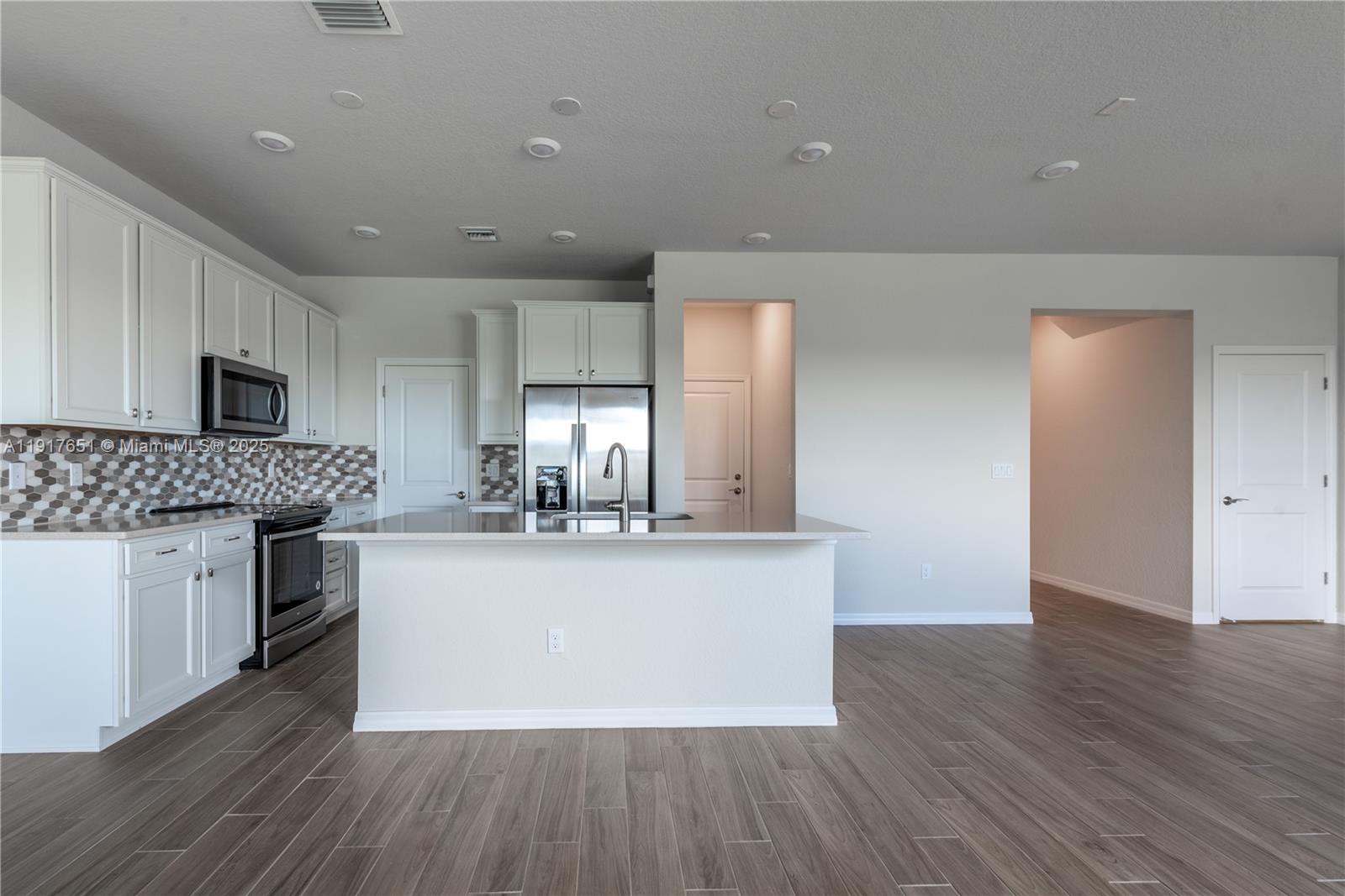 4974 3 / 3 1905 sq. ft. $ 2025-11-20 0 Photo