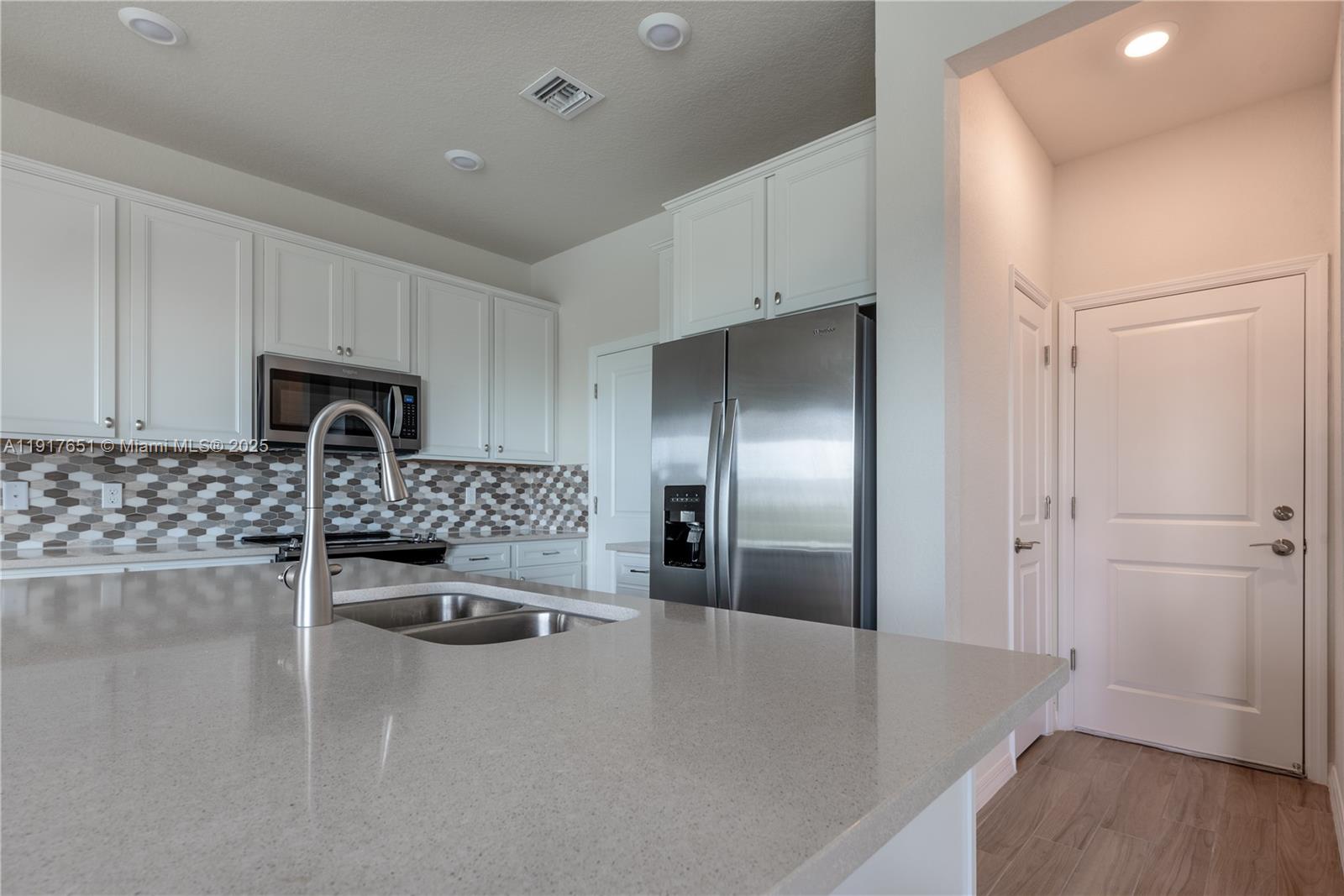 4974 3 / 3 1905 sq. ft. $ 2025-11-20 0 Photo