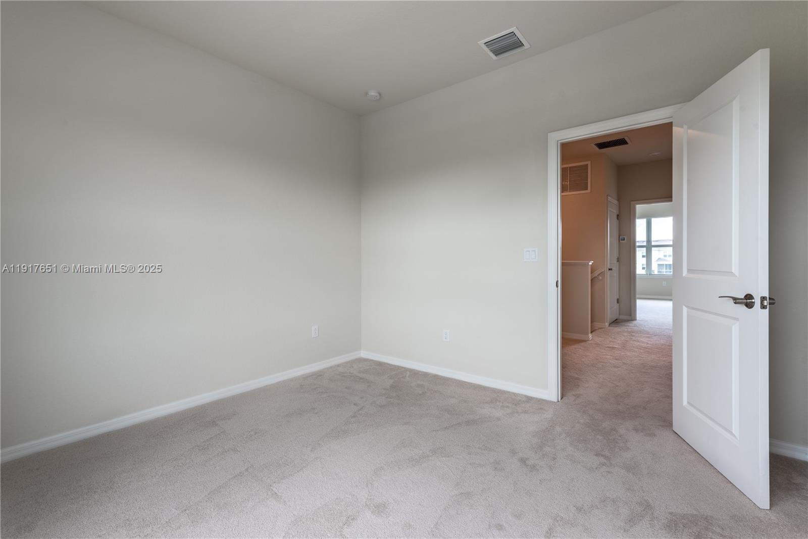 4974 3 / 3 1905 sq. ft. $ 2025-11-20 0 Photo