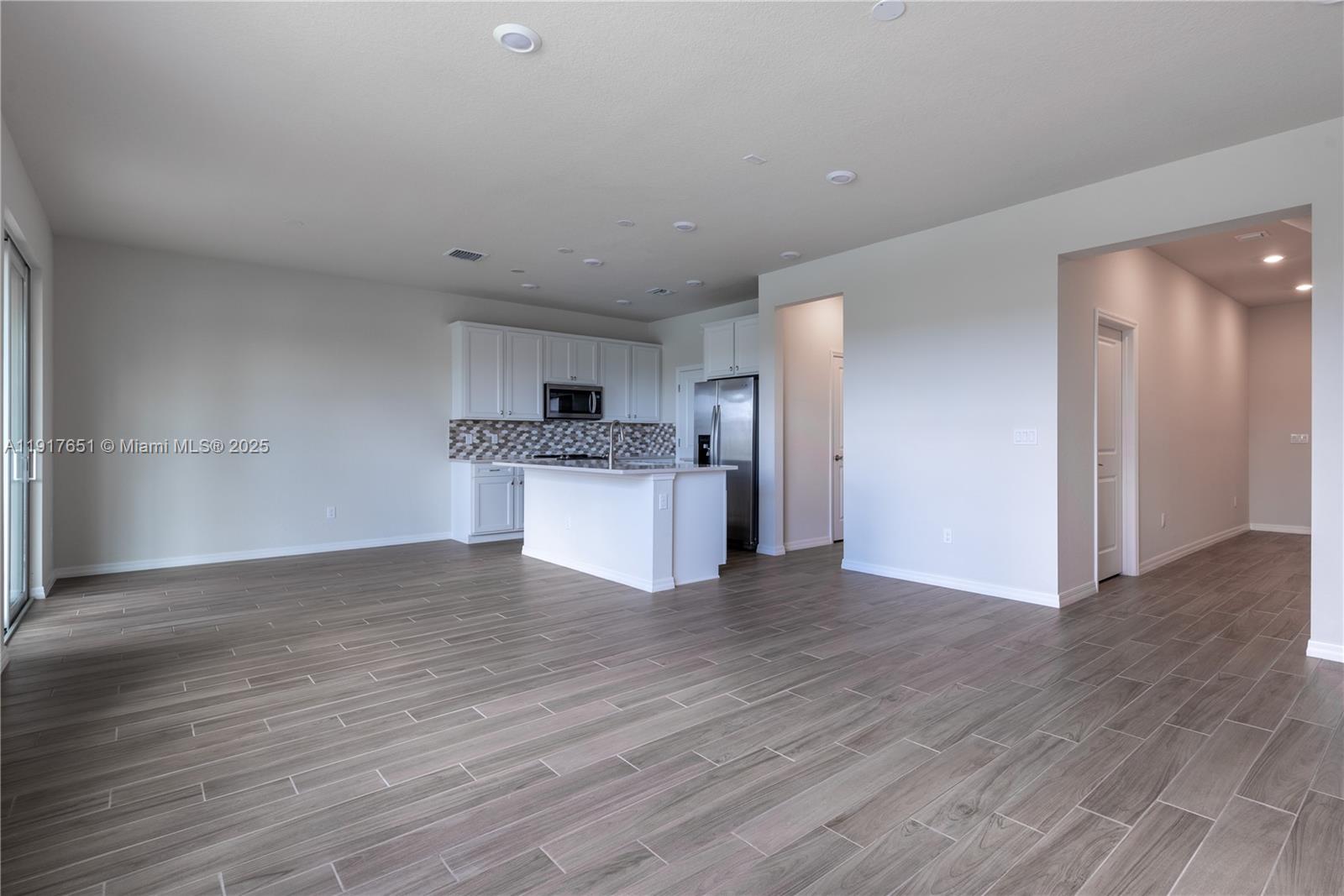 4974 3 / 3 1905 sq. ft. $ 2025-11-20 0 Photo