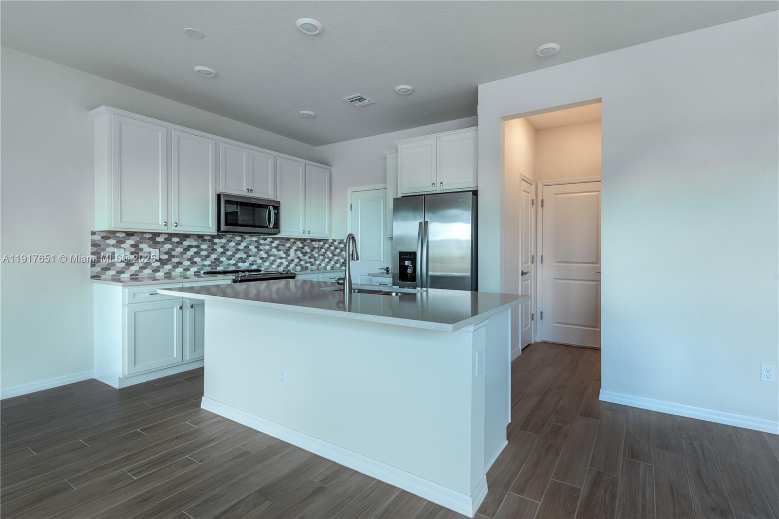 4974 3 / 3 1905 sq. ft. $ 2025-11-20 0 Photo