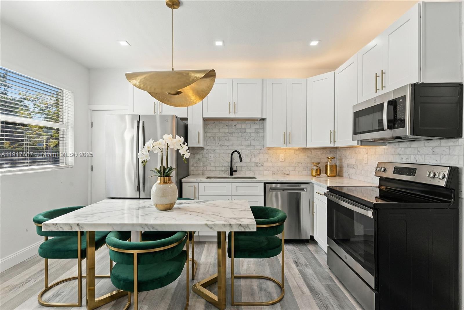 See details / 2000 sq. ft. $ 2025-11-20 0 Photo