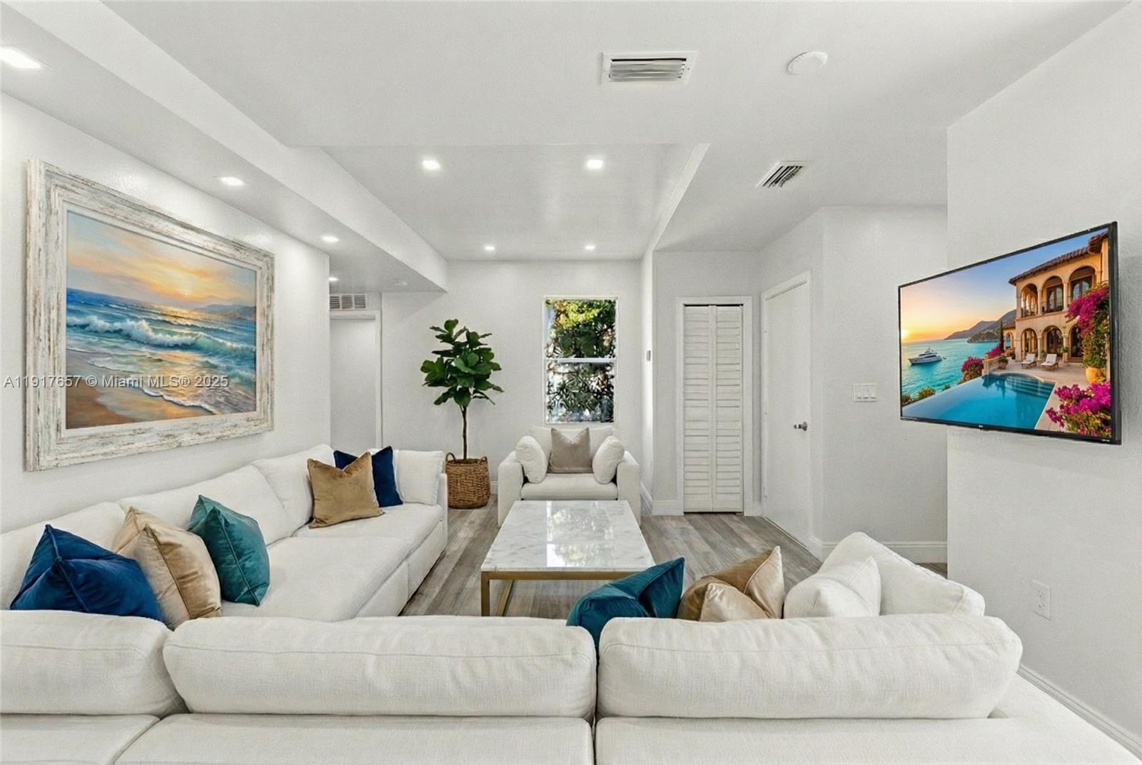 See details / 2000 sq. ft. $ 2025-11-20 0 Photo