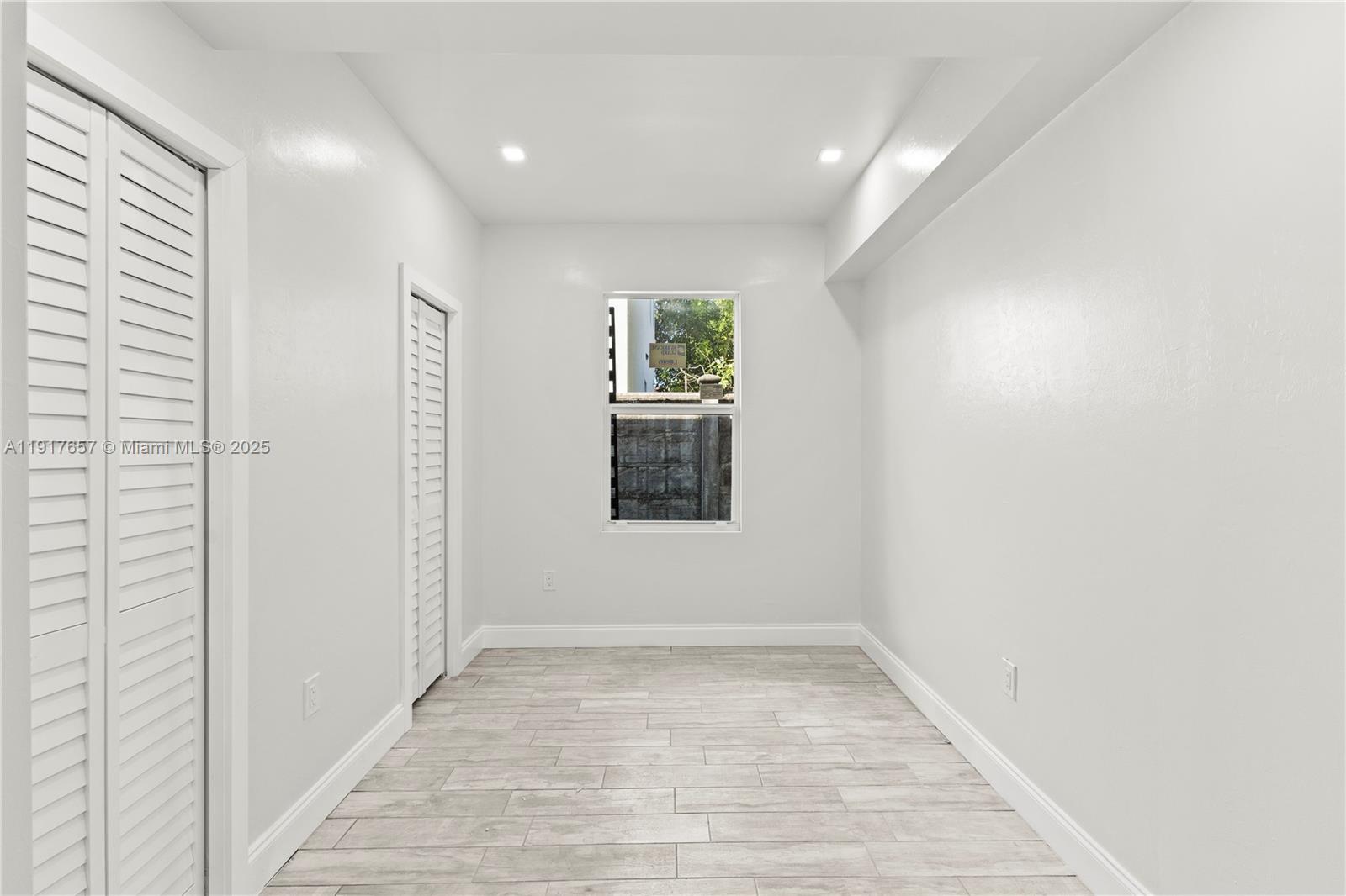 See details / 2000 sq. ft. $ 2025-11-20 0 Photo