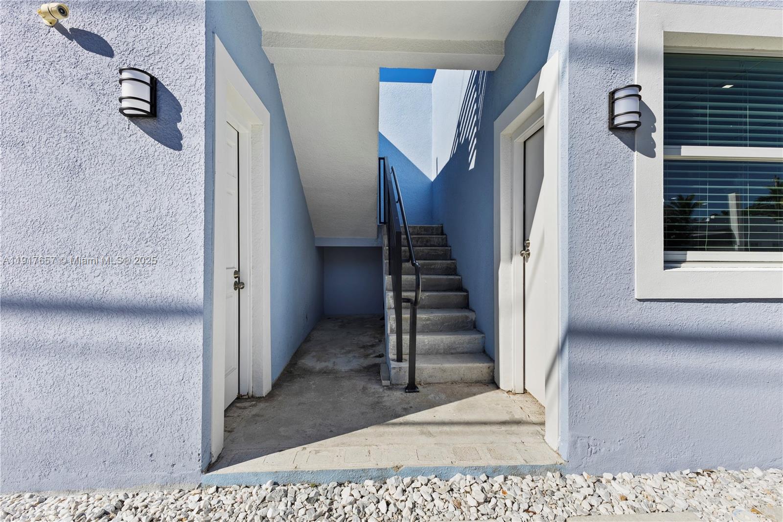 See details / 2000 sq. ft. $ 2025-11-20 0 Photo