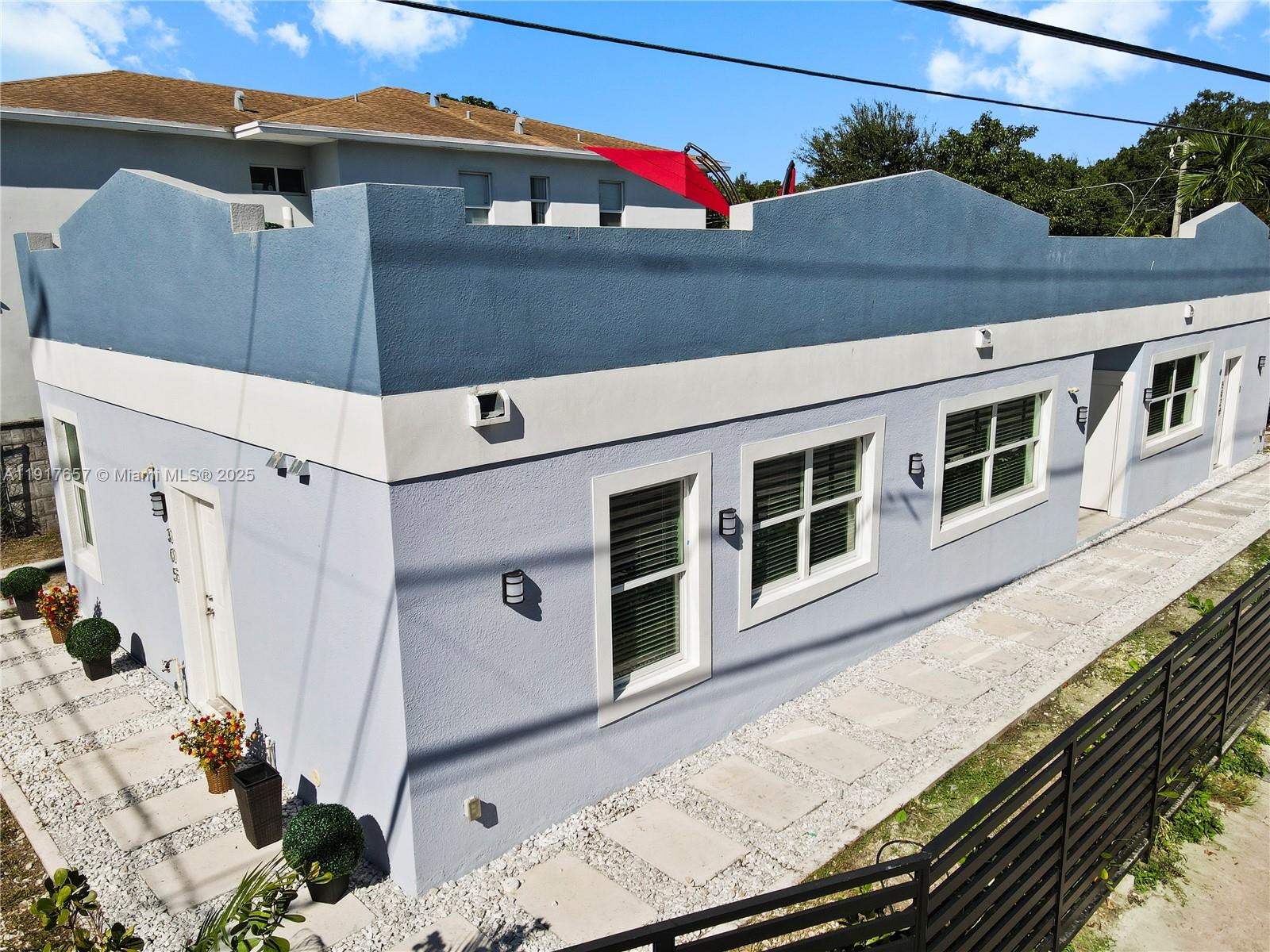 See details / 2000 sq. ft. $ 2025-11-20 0 Photo