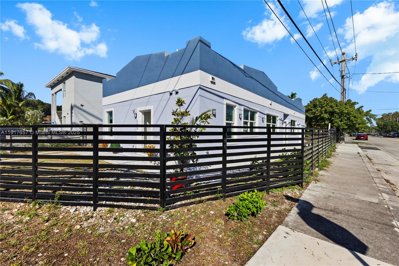 See details / 2000 sq. ft. $ 2025-11-20 0 Photo