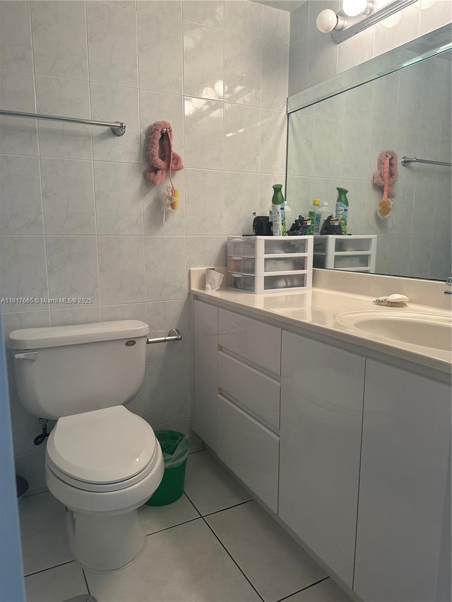   /   sq. ft. $ 2025-11-20 0 Photo