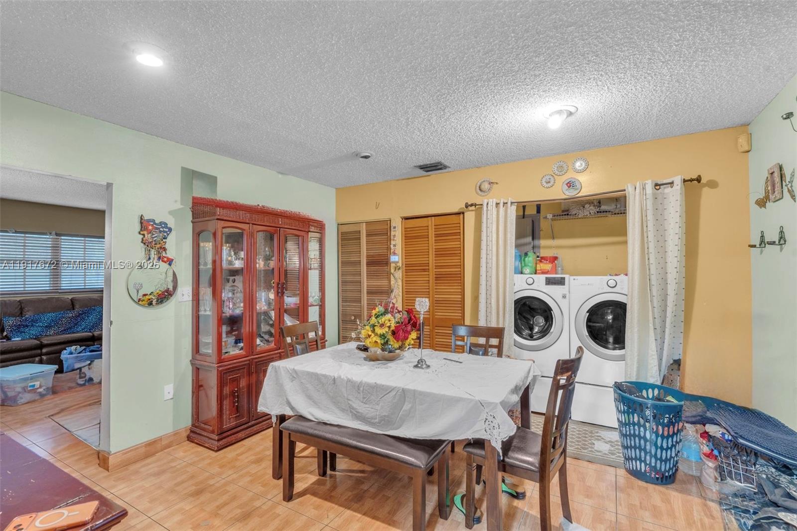   /  2532 sq. ft. $ 2025-11-20 0 Photo