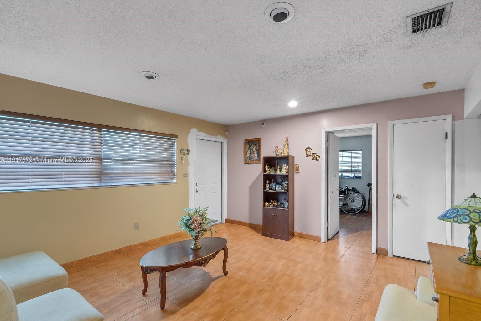   /  2532 sq. ft. $ 2025-11-20 0 Photo