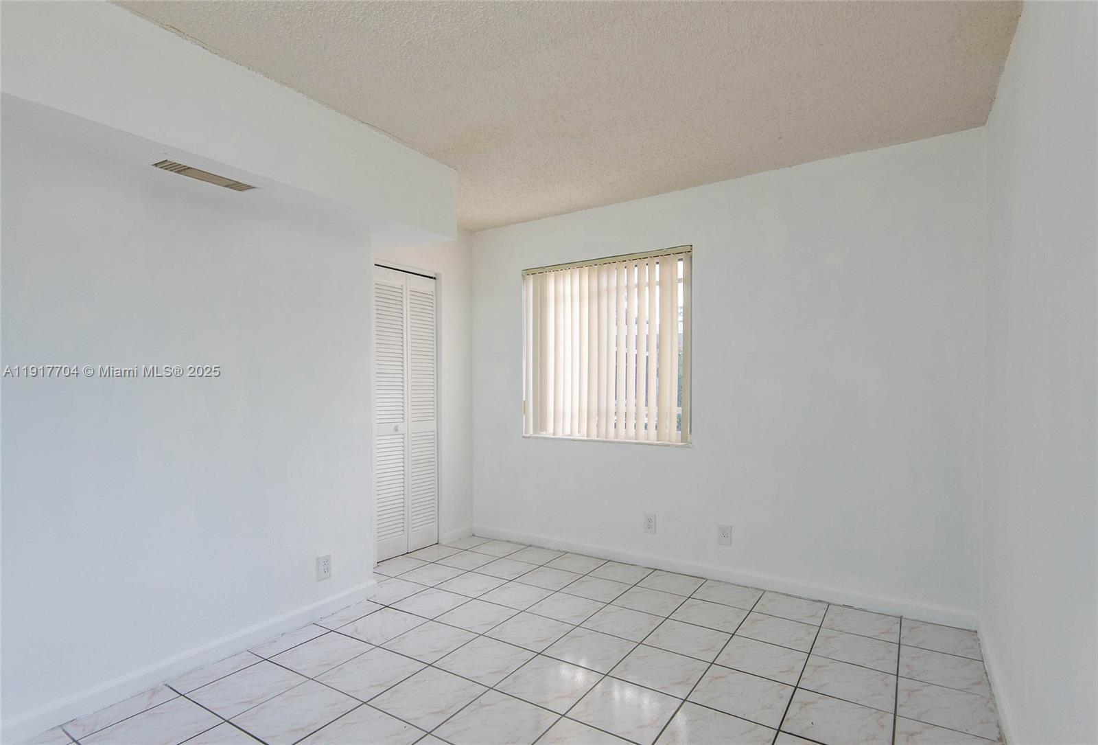   /  1529 sq. ft. $ 2025-11-20 0 Photo