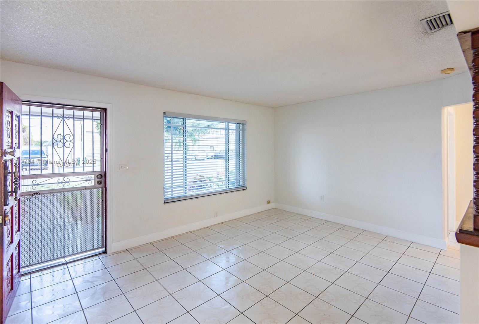   /  1529 sq. ft. $ 2025-11-20 0 Photo