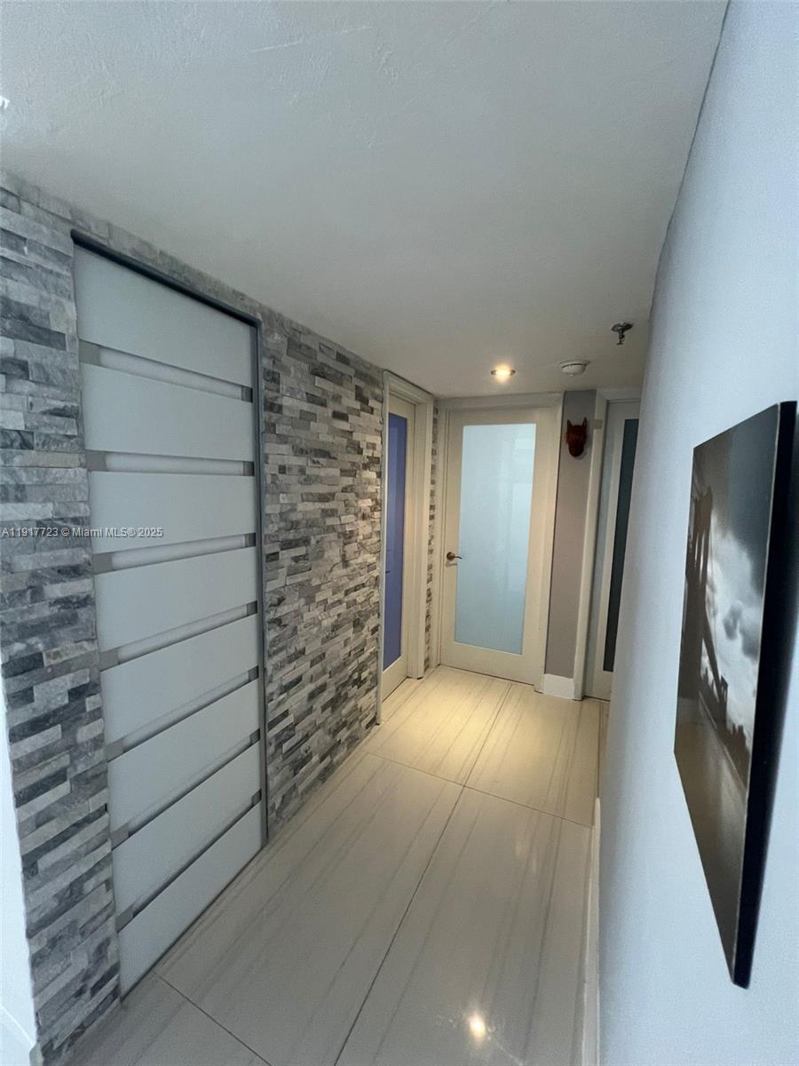 507 2 / 2 1217 sq. ft. $ 2025-11-20 0 Photo